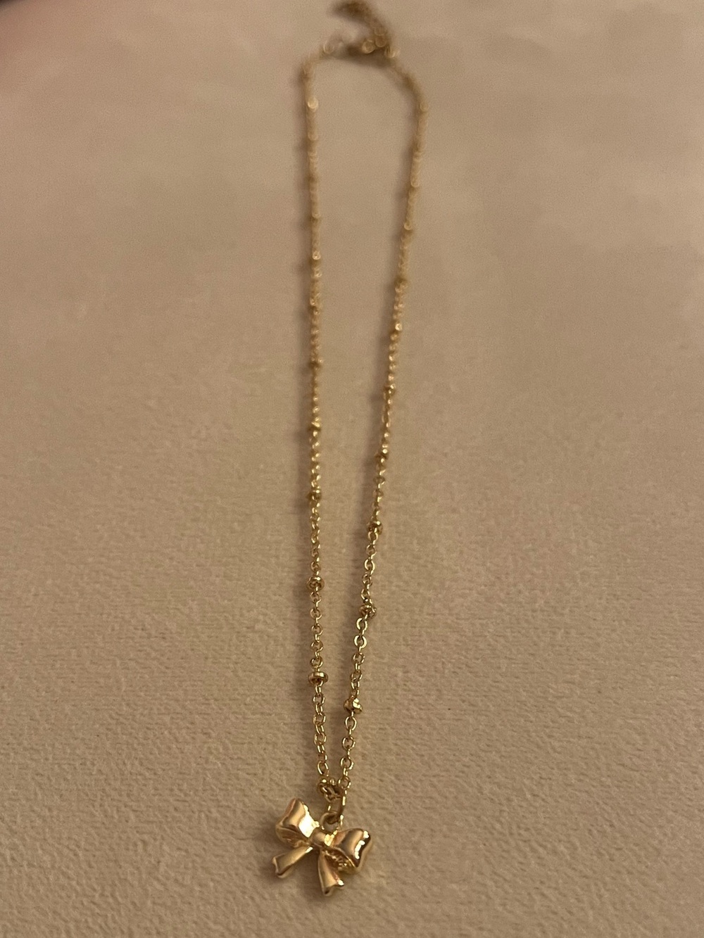 Bow necklace